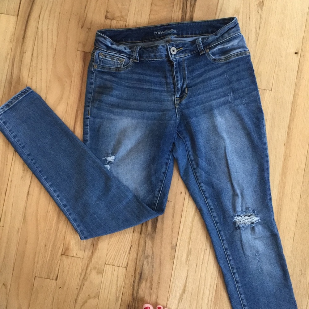 Maurices stretchy jeans medium/short.